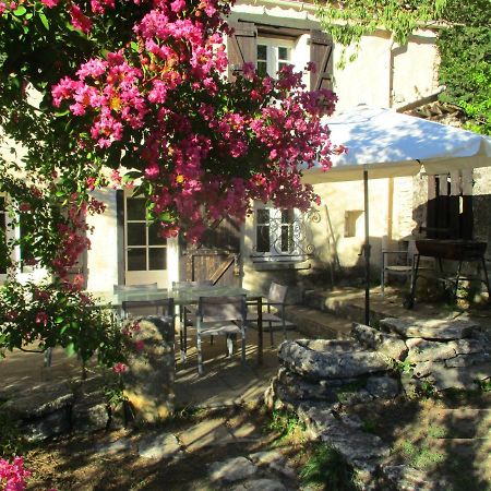 Le mas des Lilas Uzès Exterior foto